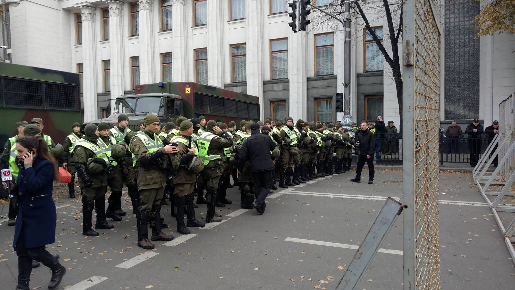 Митинг в центре Киева: как начался новый день протестов под Радой. Фоторепортаж