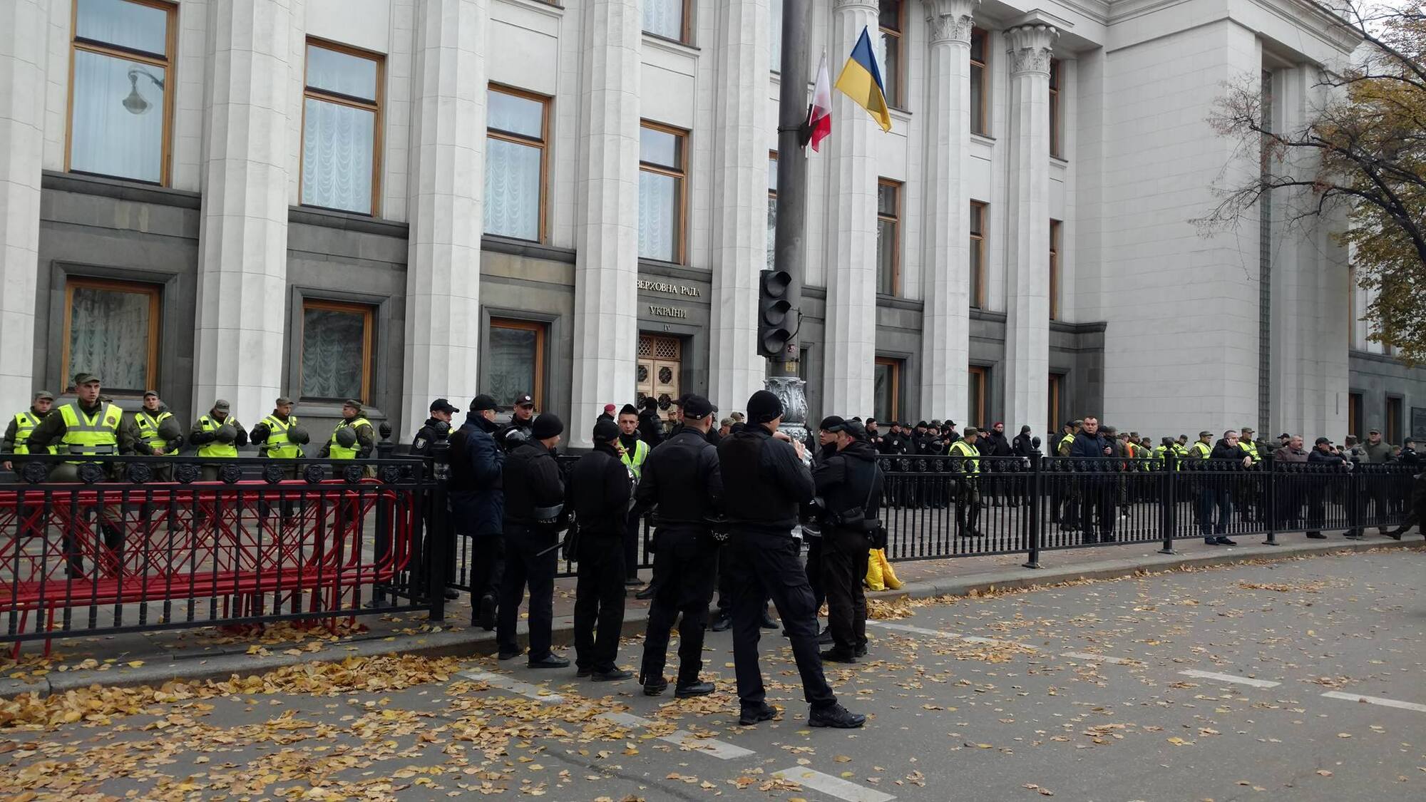 Митинг в центре Киева: как начался новый день протестов под Радой. Фоторепортаж