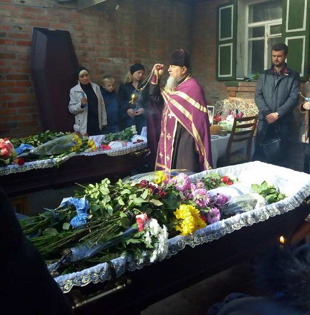 Все вирішили дві секунди: поховали матір і дочку, які загинули в ДТП у Харкові