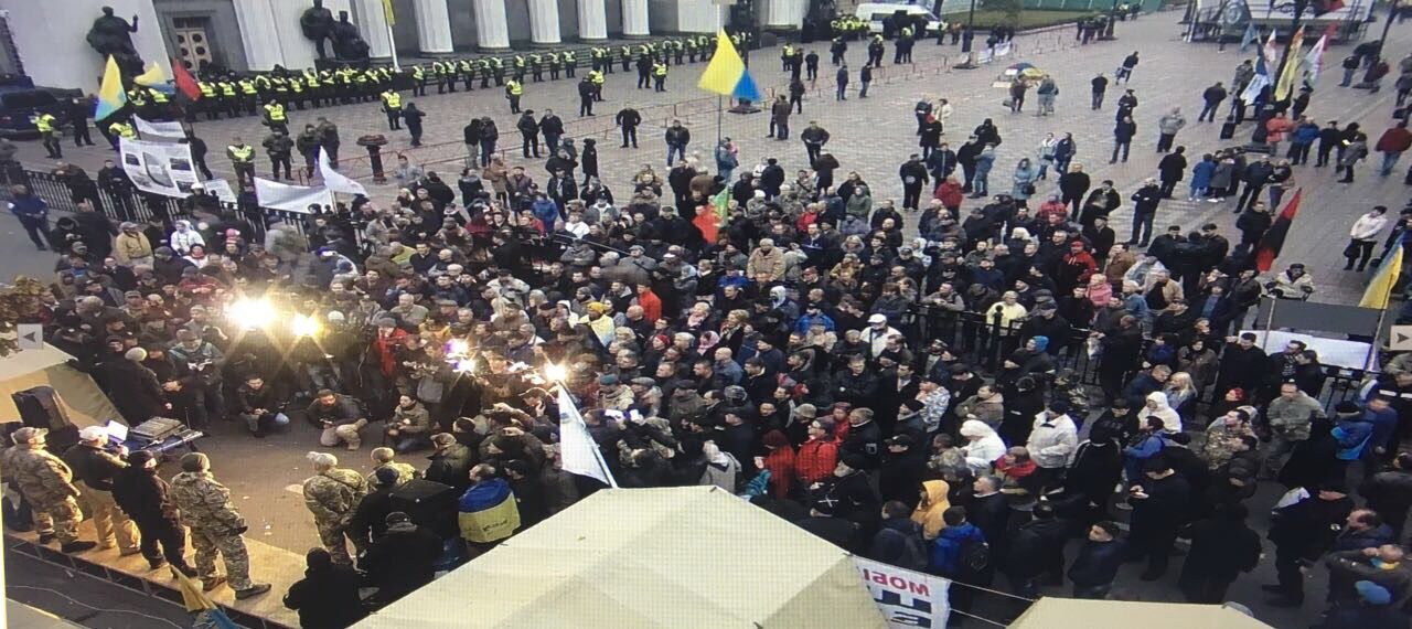 У наметовому містечку під Радою почалося віче