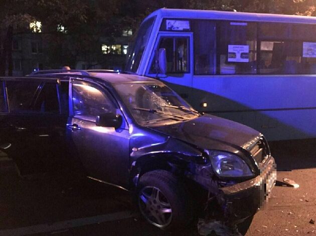 Нова ДТП у Харкові: п'яний водій врізався в автобус