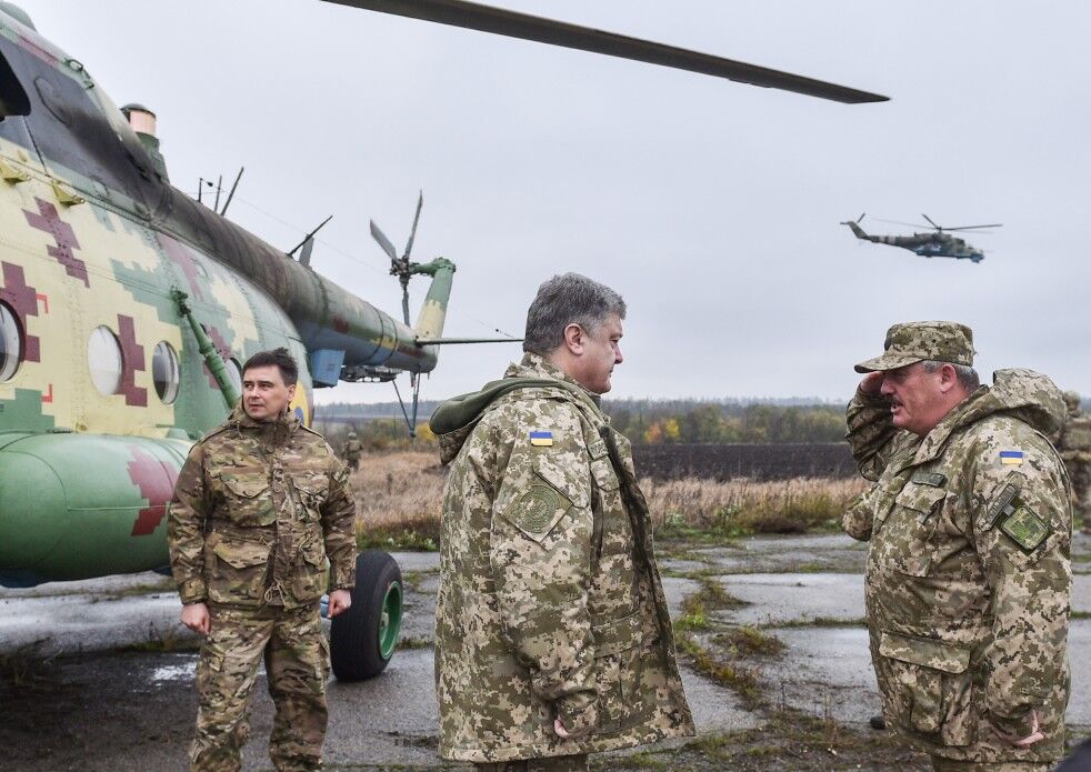 Порошенко поїхав у зону АТО: з'явилися подробиці, фото і відео