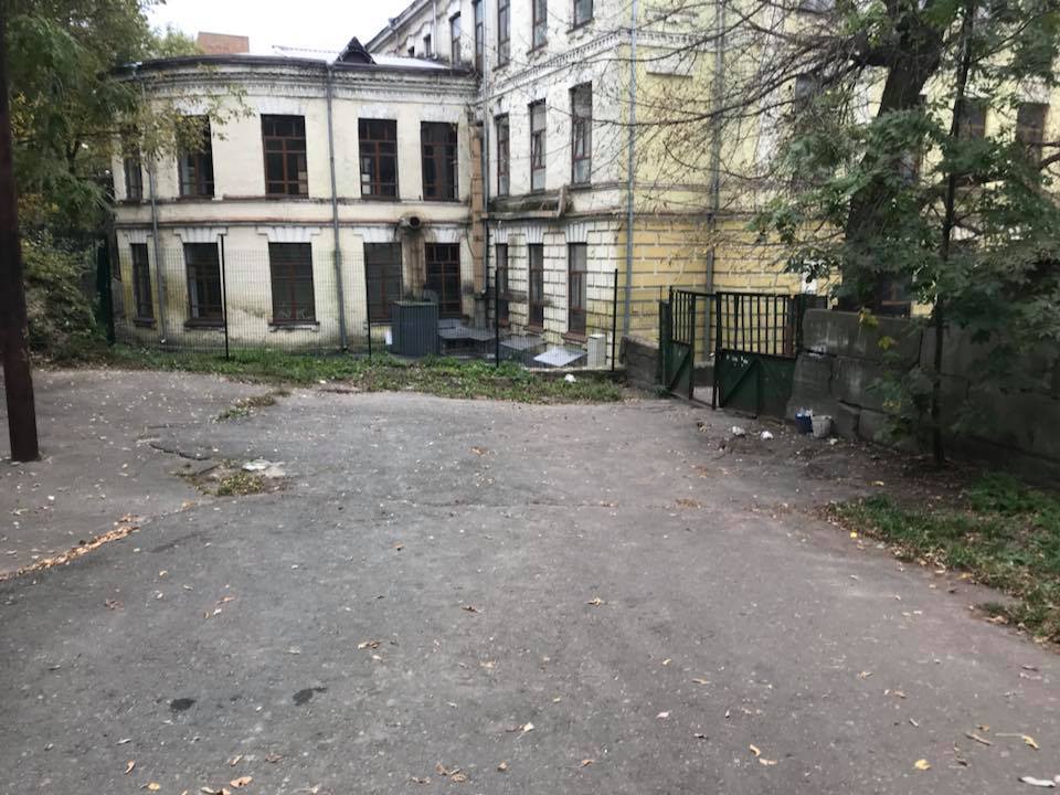 "О последствиях не думают": киевлян возмутила ситуация с больницей в центре города