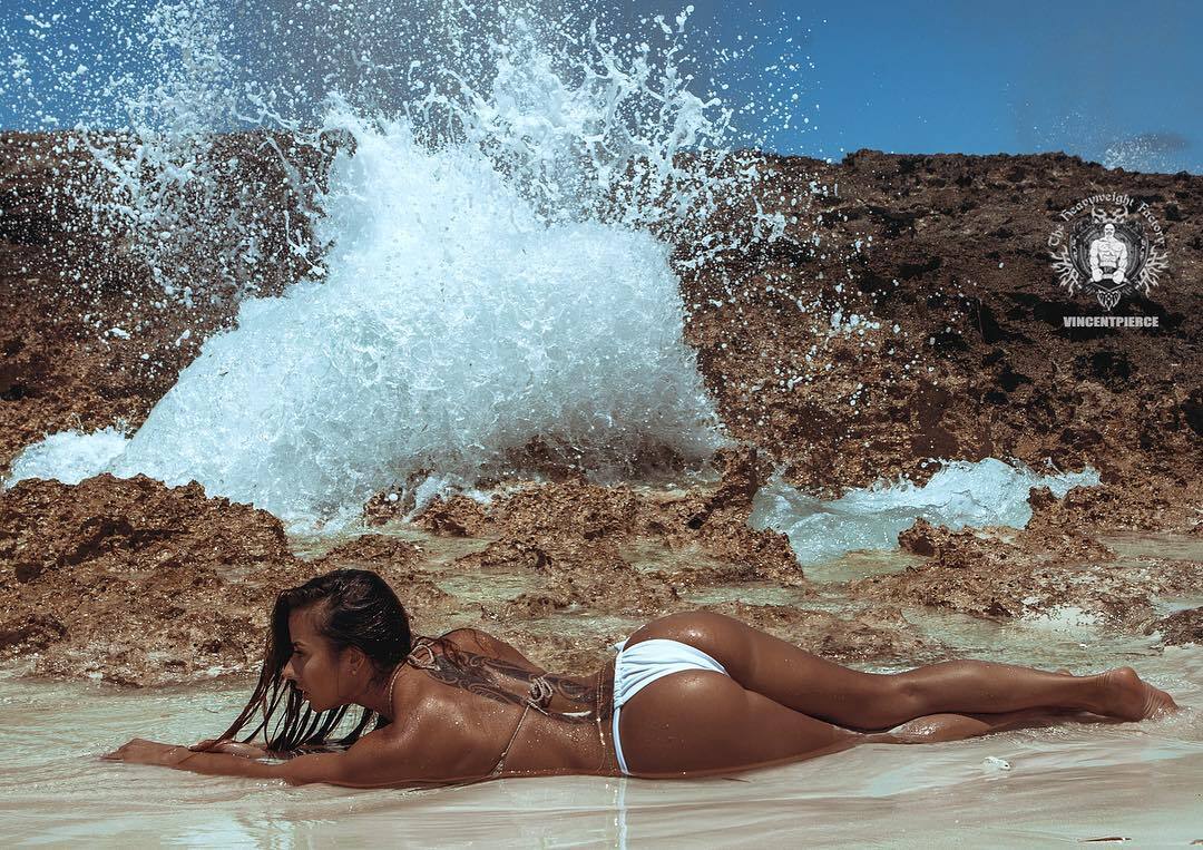 Огненная внешность фитнес-модели сделала ее звездой Instagram