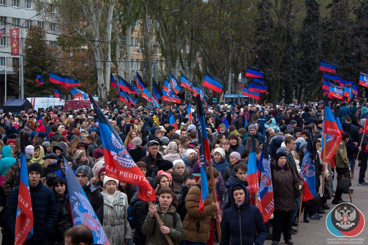 Свято під час чуми: "день прапора ДНР" обурив мережу