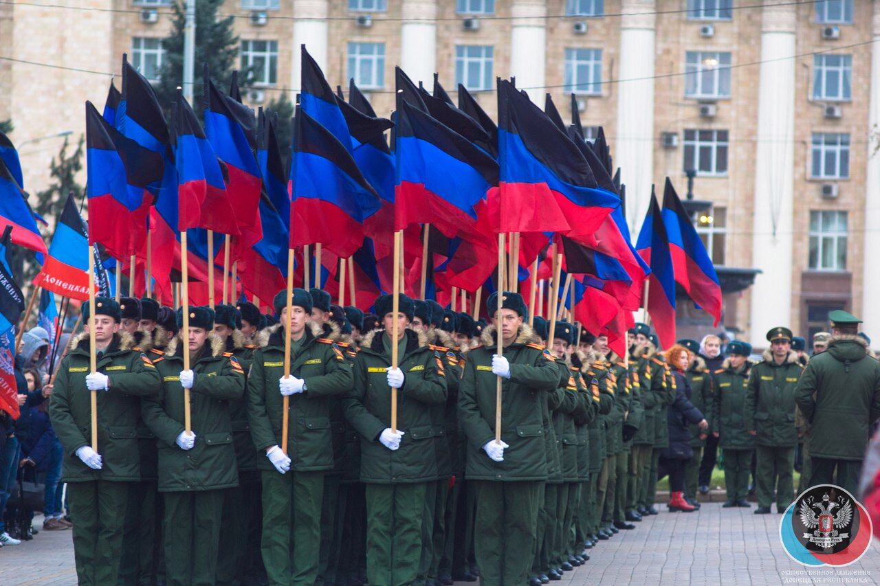 Праздник во время чумы: "день флага ДНР" возмутил сеть