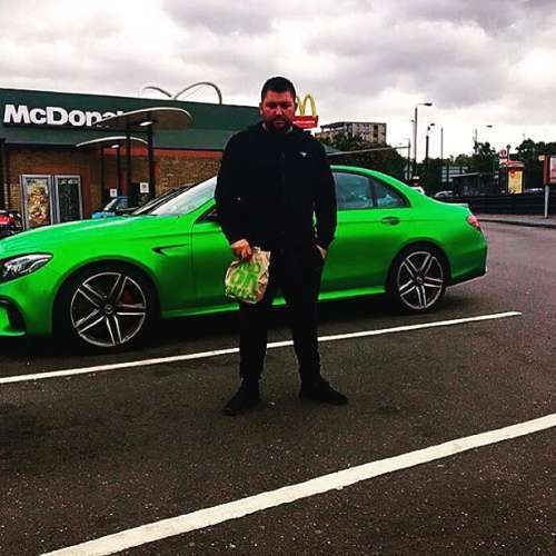 "Золотая молодежь" Албании