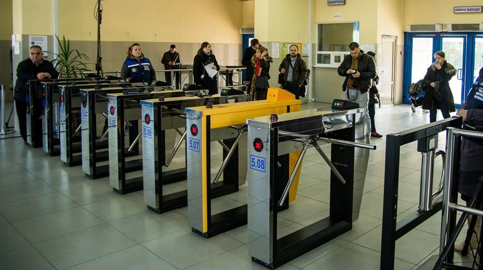 Наличка не нужна: в Киеве ввели новую систему оплаты проезда в трамваях