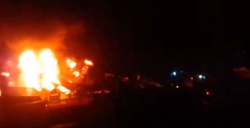 Палає вже три години: в "ДНР" не можуть впоратися із великою пожежею