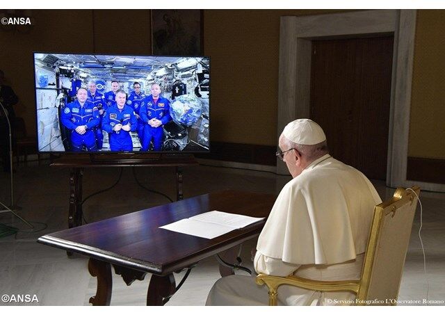Папа Франциск провів сеанс зв'язку з МКС