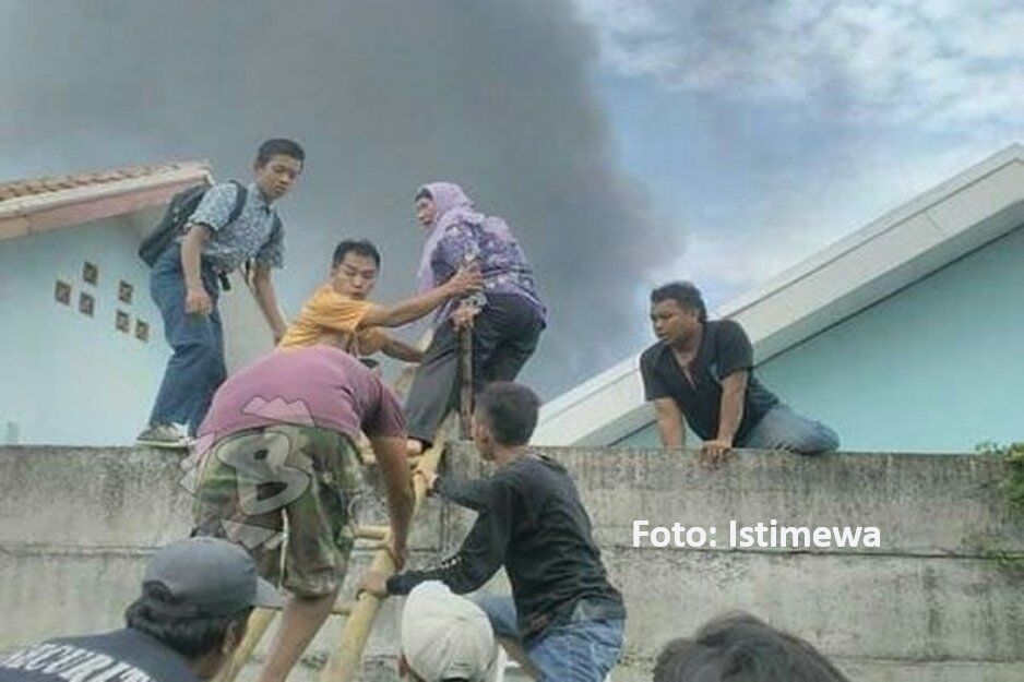 В Индонезии взорвался завод пиротехники: около сотни погибших и раненых