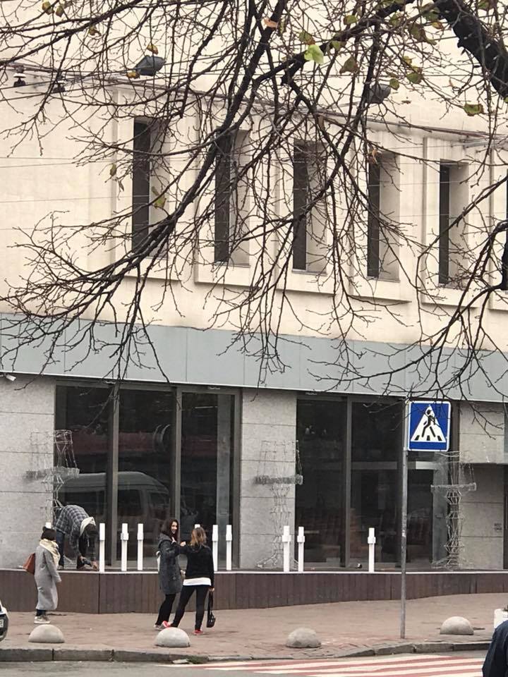 Война? Не слышали: в Киеве возник громкий скандал из-за ресторана с крестами