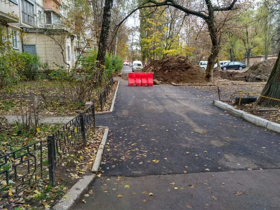 "Місяць терпіли": у Києві жителів обурив кричущий випадок у дворі будинку