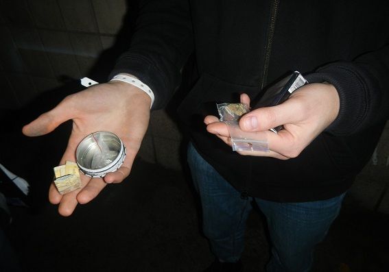"Забрали у військкомат": поліція показала, що знайшла під час облави в київському нічному клубі