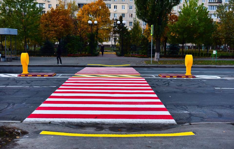 Безопасность пешеходов: в Киеве появился экспериментальный переход