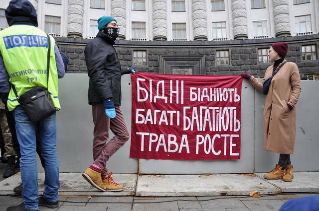 "Трава может спасать": в Киеве прошел "Конопляный марш". Опубликованы фото и видео
