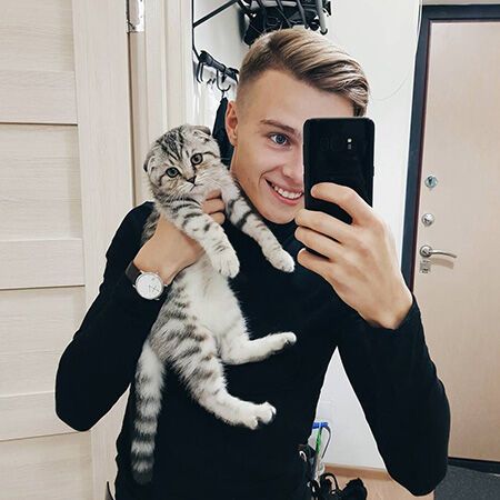 Полицейский-хипстер с кукольным лицом переполошил Instagram