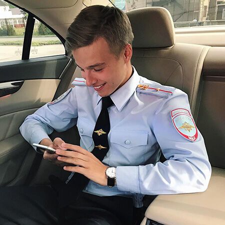 Полицейский-хипстер с кукольным лицом переполошил Instagram