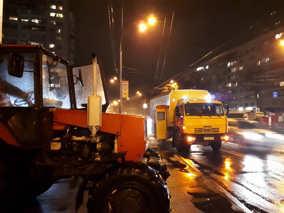 Порив теплотраси в Києві: показали перші наслідки аварії