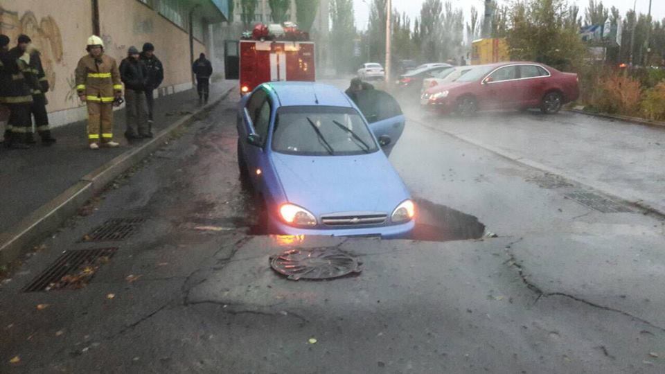 Отопительный апокалипсис: в Киеве произошло серьезное ЧП на дороге