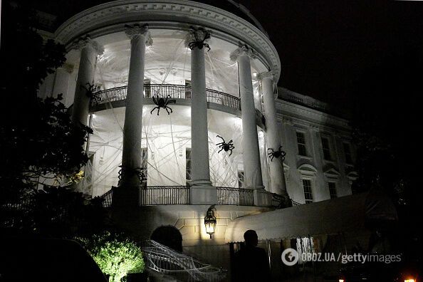 Хэллоуин у Трампа: резиденция президента США превратилась в "дом с призраками"