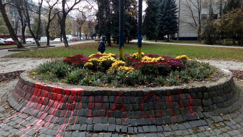 Нам такі "космонавти" не треба: у Львові зібралися знести пам'ятник депутату Держдуми