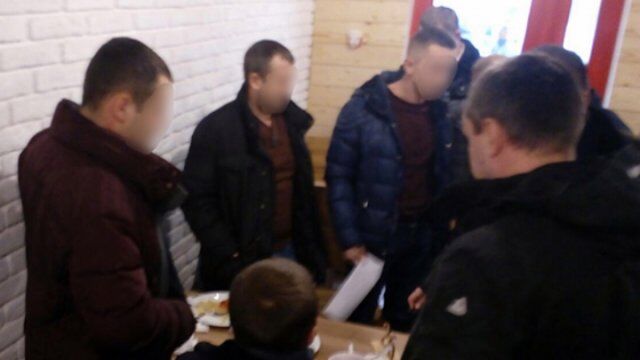 Грабіж із насильством не перешкода: на Львівщині скандальні поліцейські повернулися на роботу