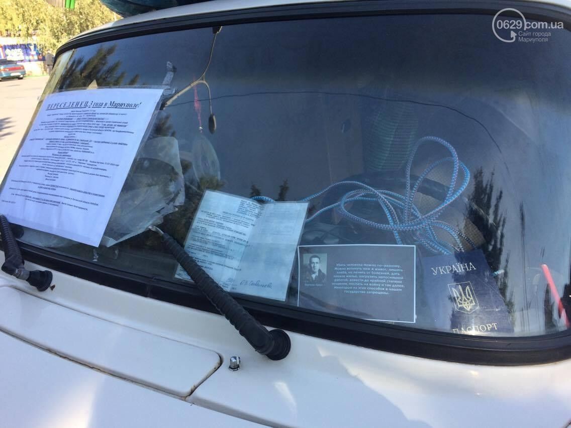 "Зніму мотузку з кота і повішуся": у Маріуполі зневірений переселенець оселився в авто