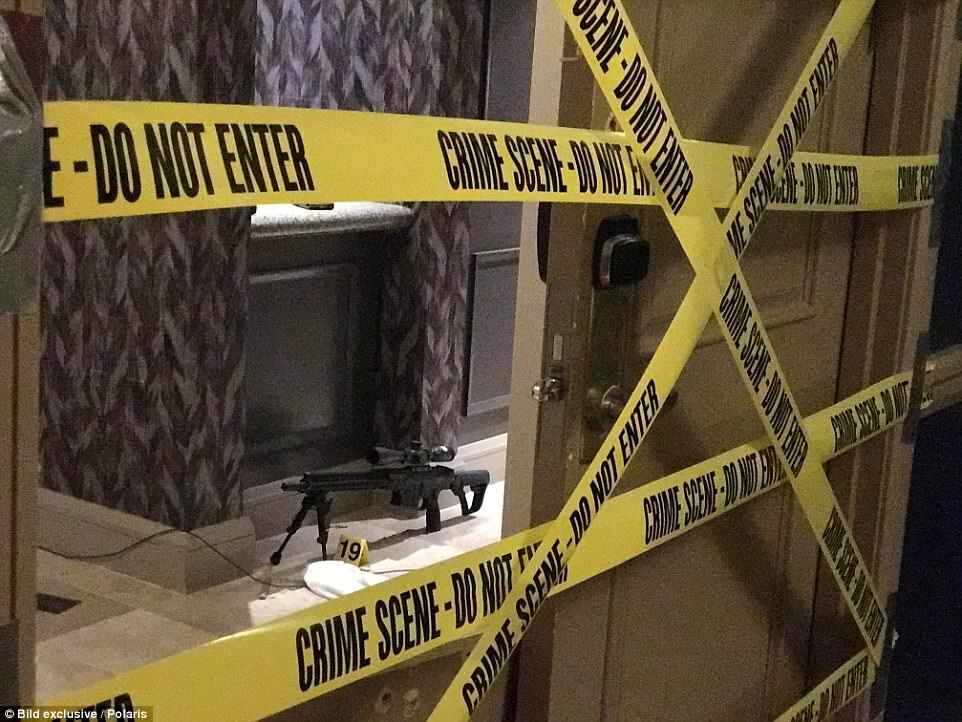Массовое убийство в Лас-Вегасе: в сеть утекли фото из номера стрелка