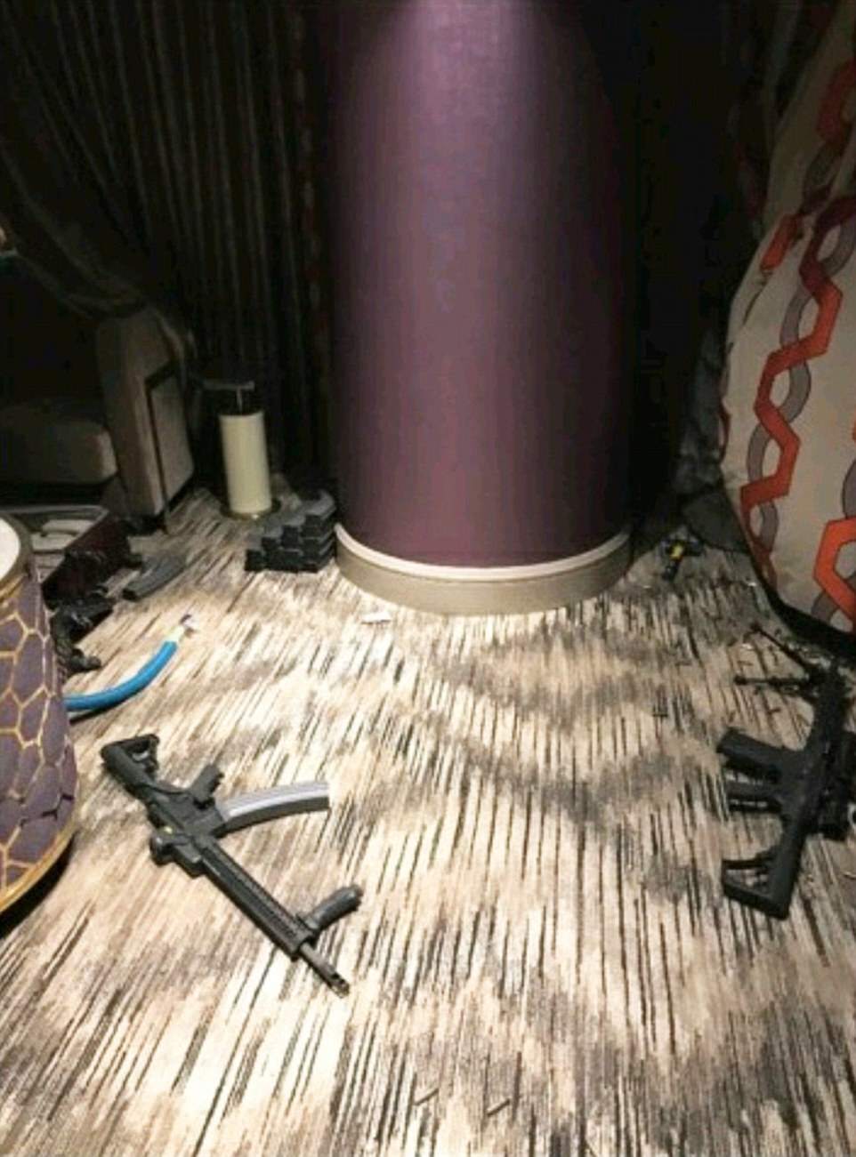 Масове вбивство в Лас-Вегасі: у мережу витекли фото з номера стрілка