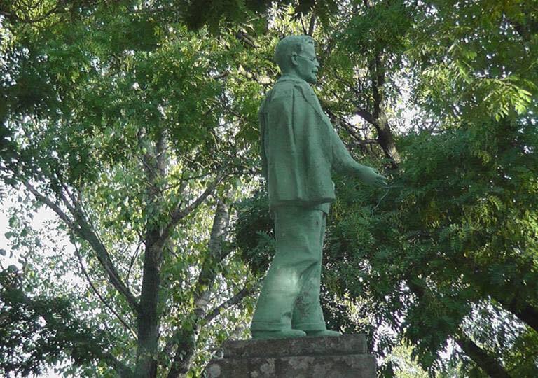 Комуністичні ідоли залишились без голів