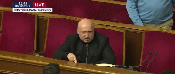 Бійки в Раді: Савченко вирвала мікрофон у Турчинова на словах про російську агресію