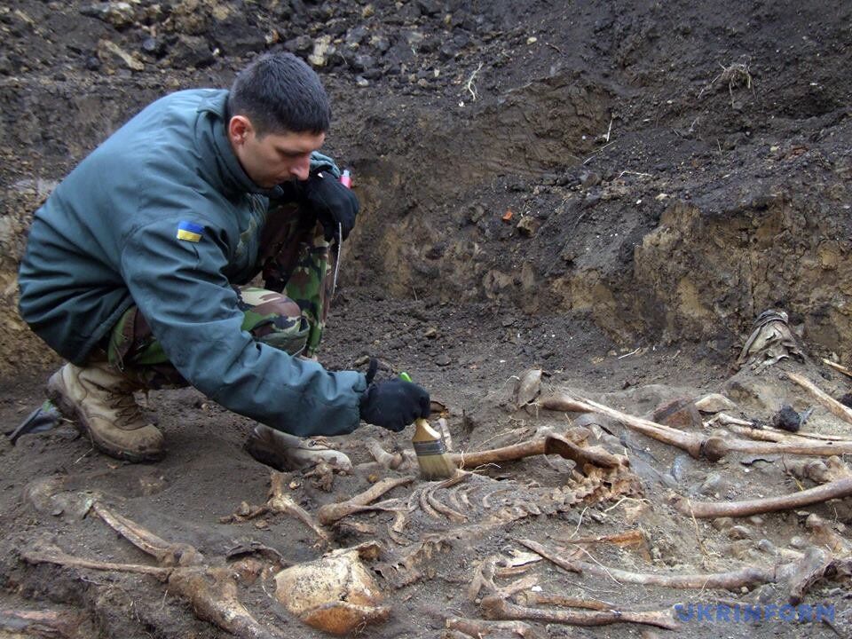 Жуткая находка: на Тернопольщине раскопали массовое захоронение жертв нацистов, появились фото