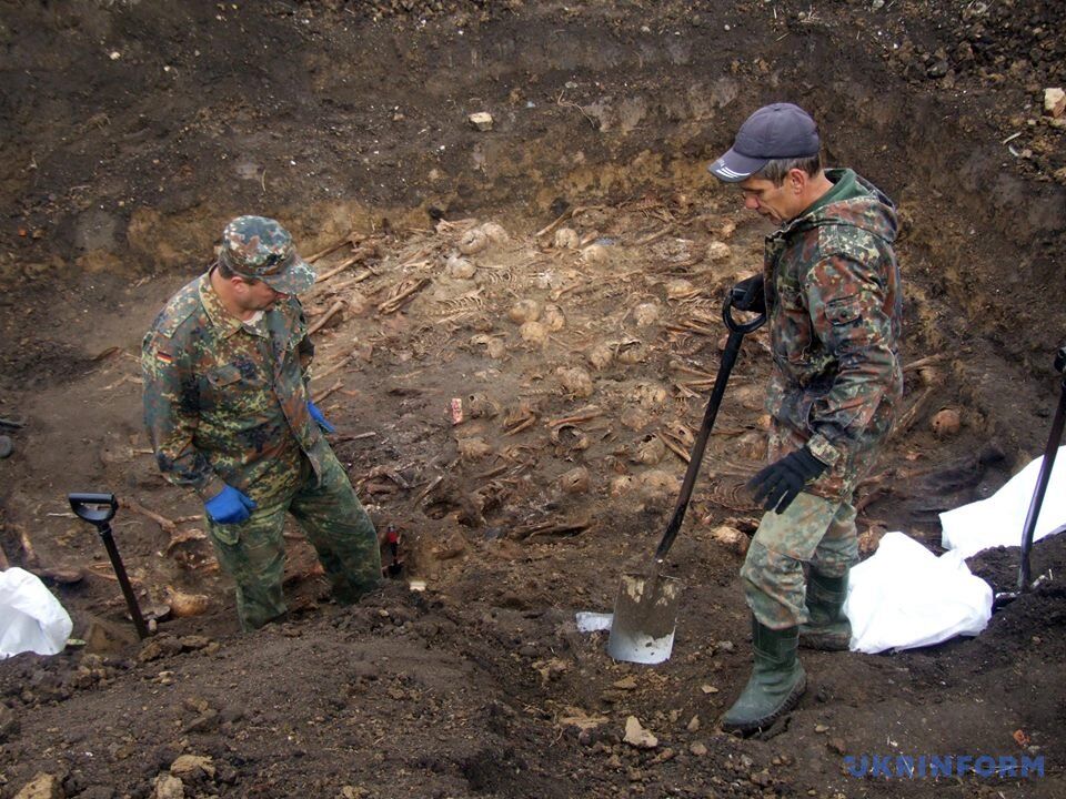 Жуткая находка: на Тернопольщине раскопали массовое захоронение жертв нацистов