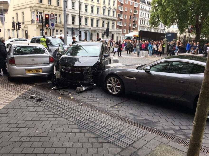 В Лондоне автомобиль въехал в толпу: есть пострадавшие
