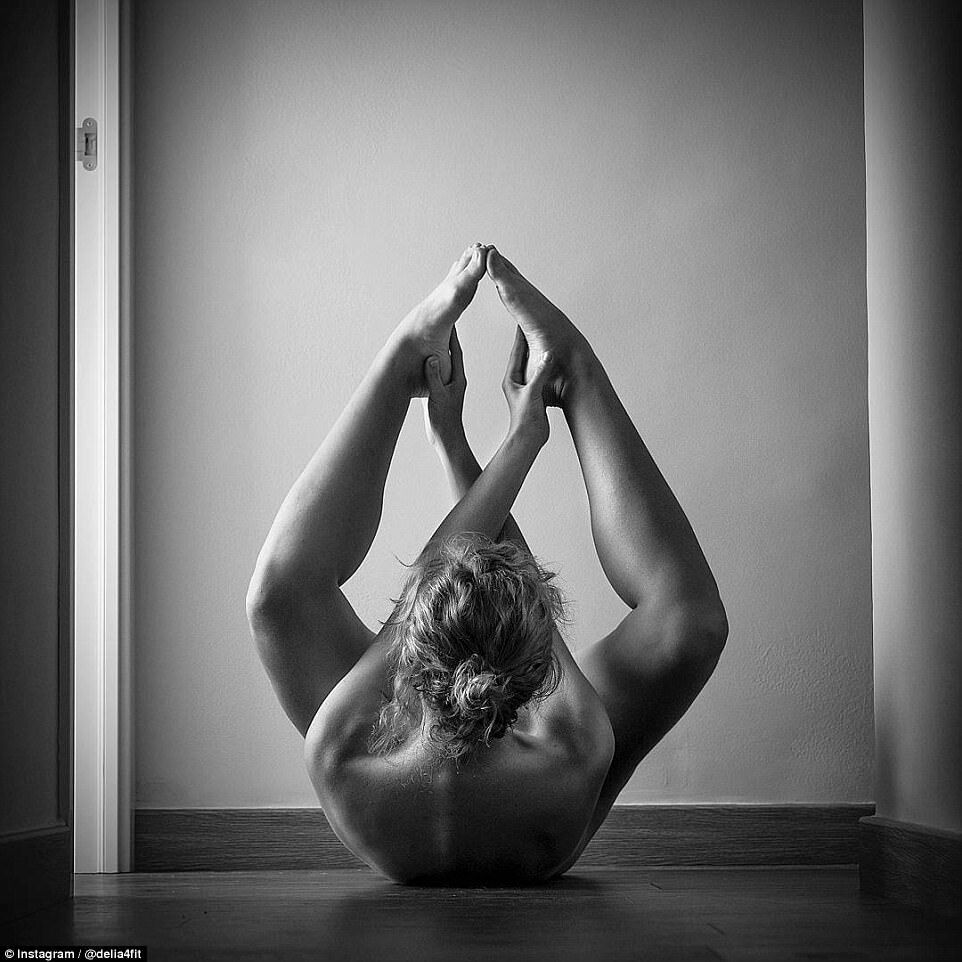 Голая йога: спортсменка покорила Instagram откровенными фотографиями