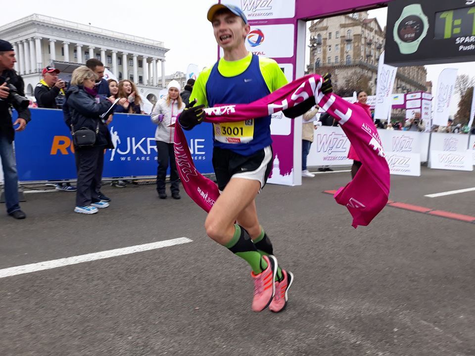 Пробігли 10 тисяч: у Києві найбільший марафон не обійшовся без трагедії