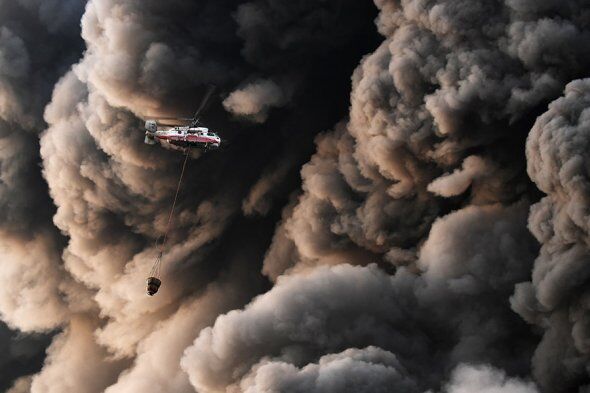 Чорний дим і вертольоти: в Москві сталася масштабна пожежа