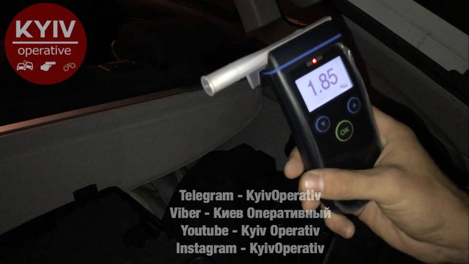 Пытался съесть ключи от авто: в Киеве поймали пьяного таксиста
