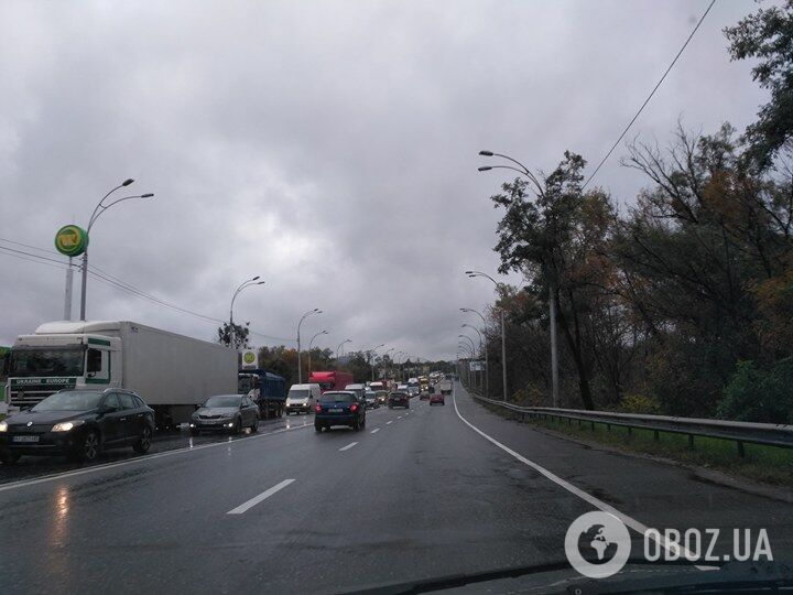 На трассе образовался большой затор