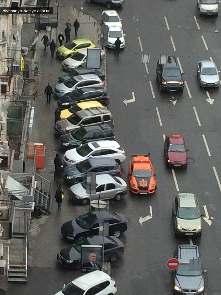 Запрет парковки на 61 улице Киева: появились детали об эвакуации  авто