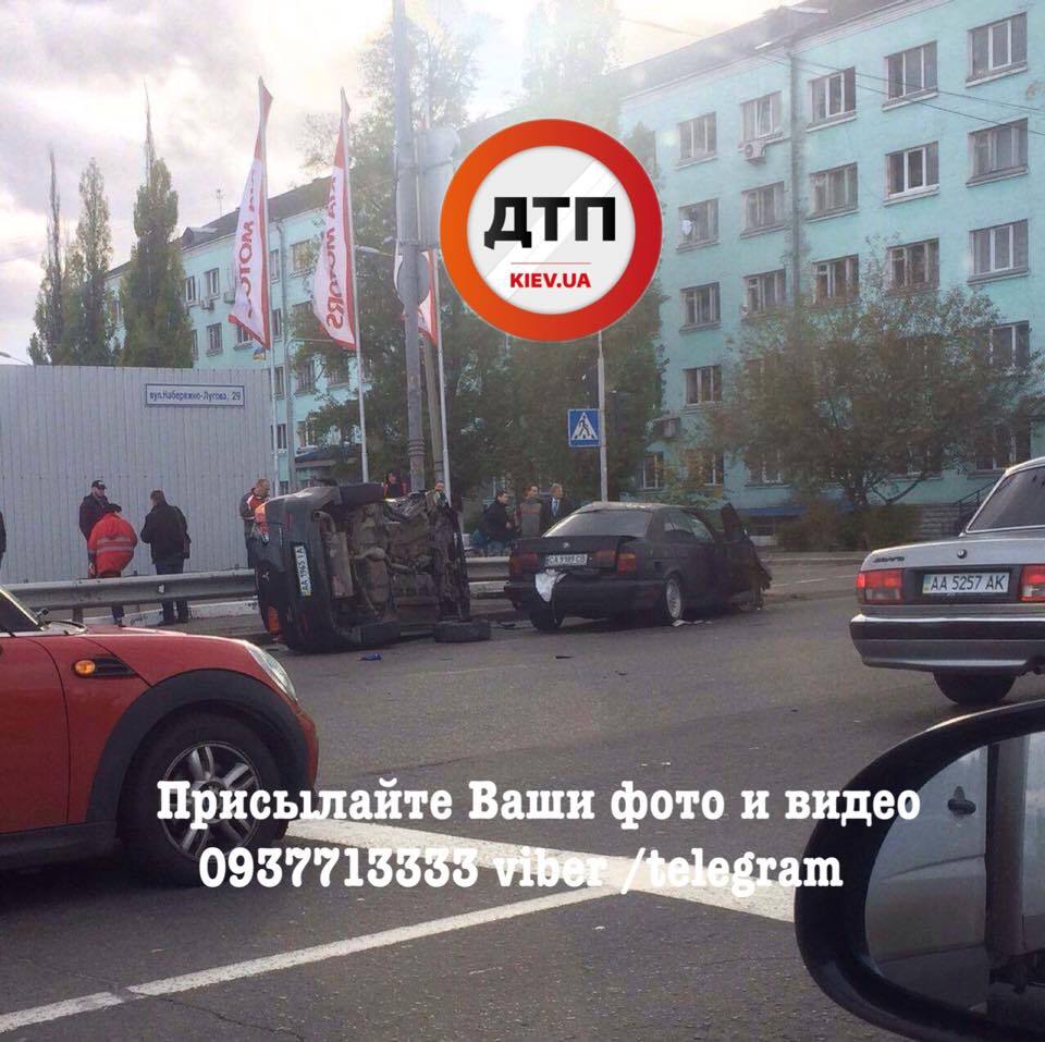 Масштабное ДТП в Киеве: фрагменты авто разлетелись на десятки метров