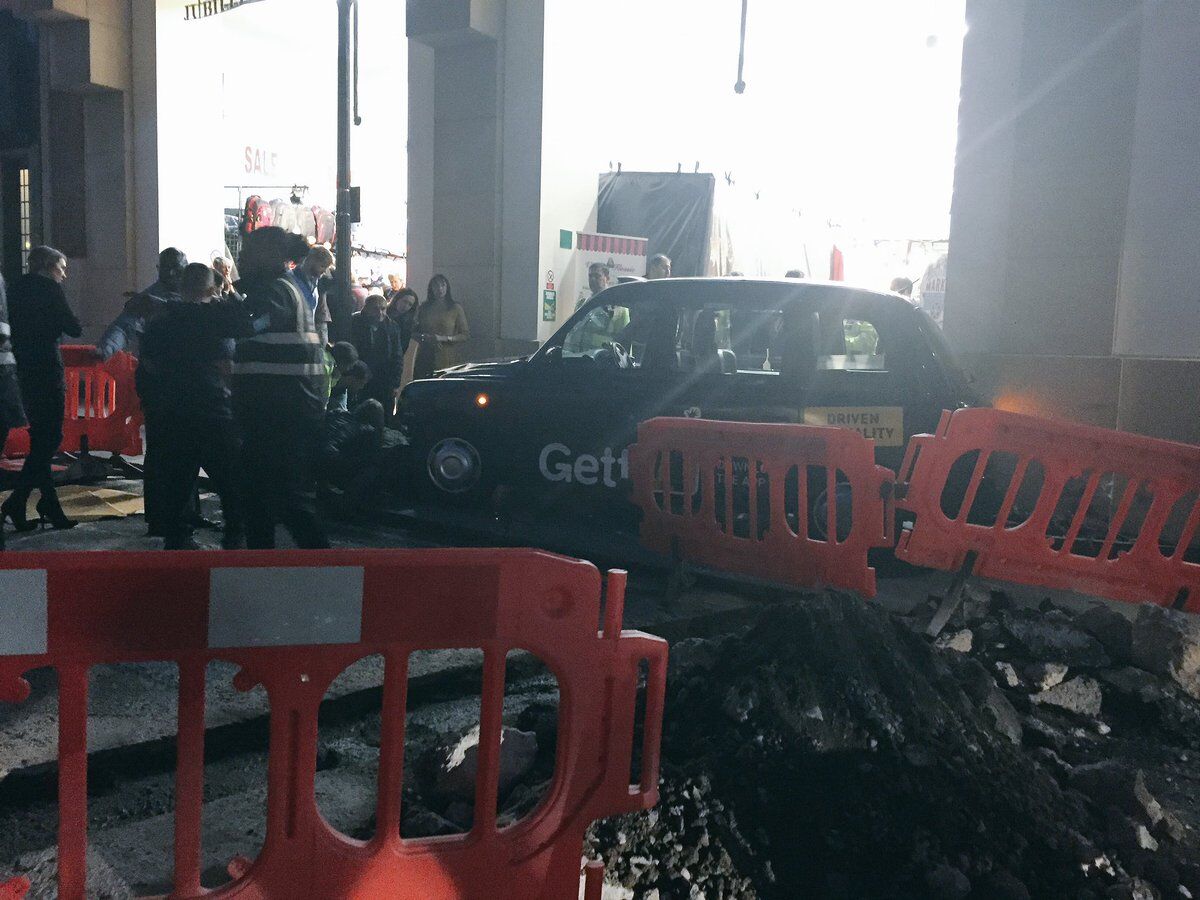 У Лондоні таксі наїхало на пішоходів: є постраждалі