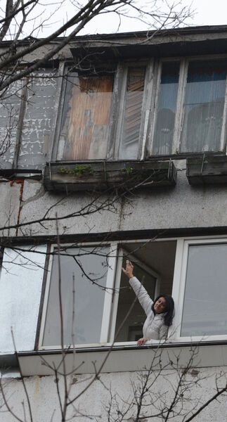 У Києві жінка на льоту впіймала сусіда, який випав із дев'ятого поверху