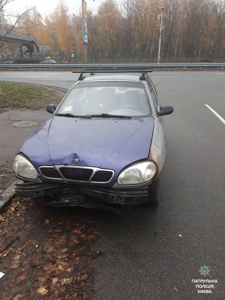 Вирішив розважитися: в Києві чоловік викрав авто і влаштував ДТП
