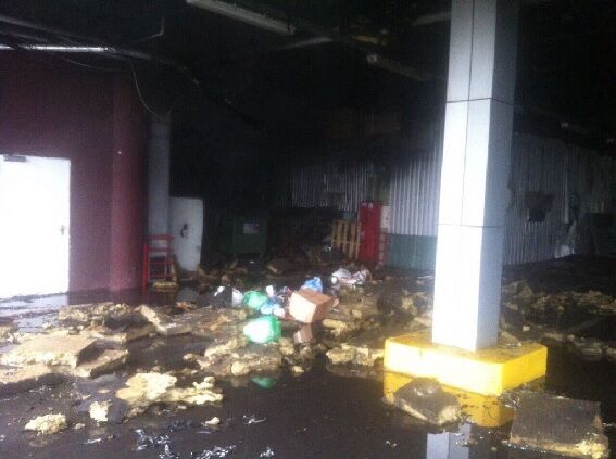 Масштабна пожежа у великому гіпермаркеті Києва: з'явилися фото наслідків
