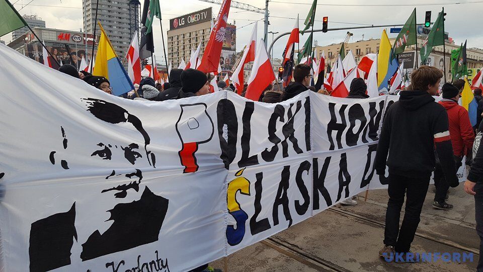 "Хотим Бога": польские радикалы вышли на марш с антиукраинским баннером
