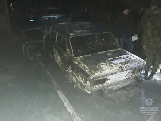 На Дніпропетровщині авто поліцейських обстріляли із гранатомета: копи поранені