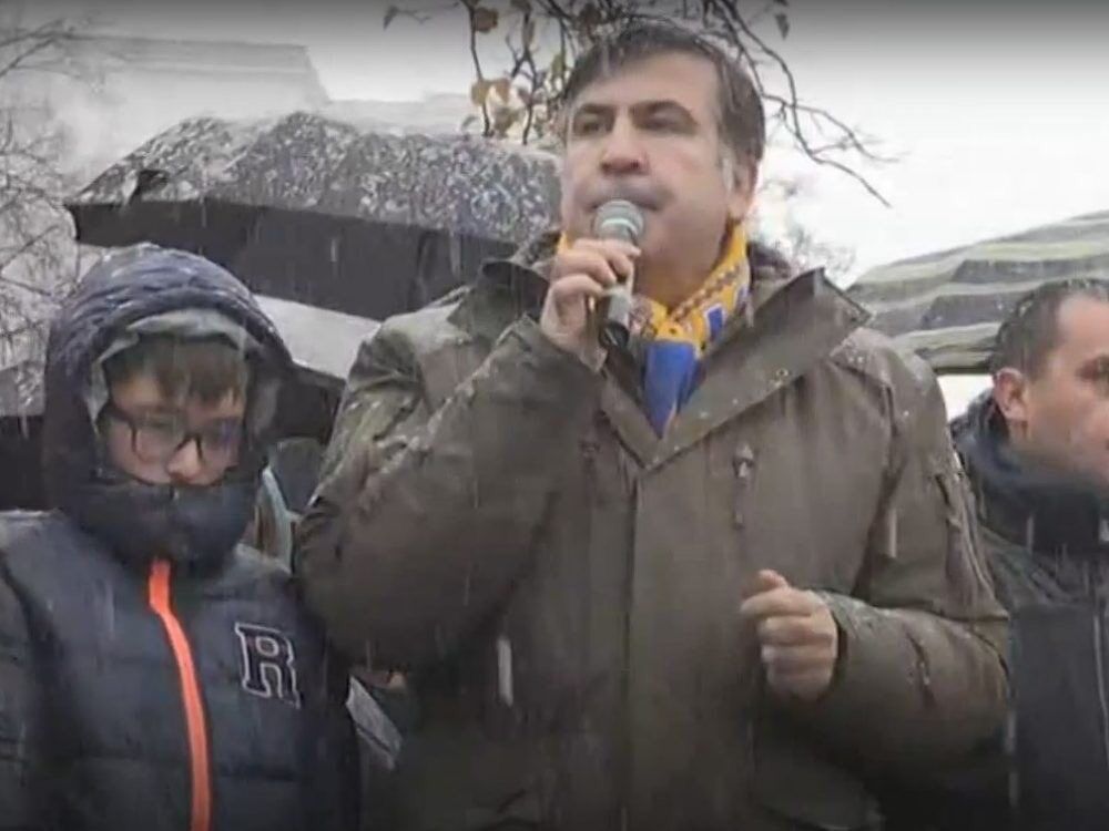 "Мучиться на сходці": у мережі показали сумне обличчя сина Саакашвілі на акції в Києві