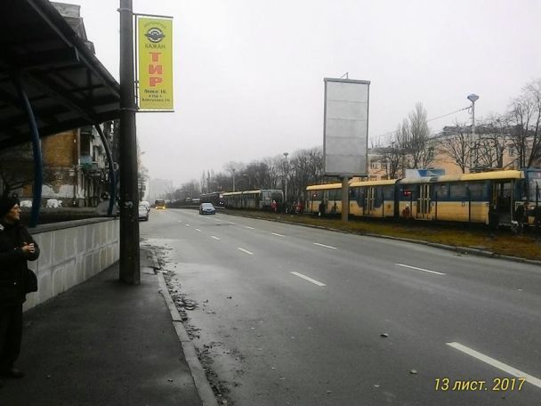В Киеве загорелся скоростной трамвай с пассажирами: опубликованы фото